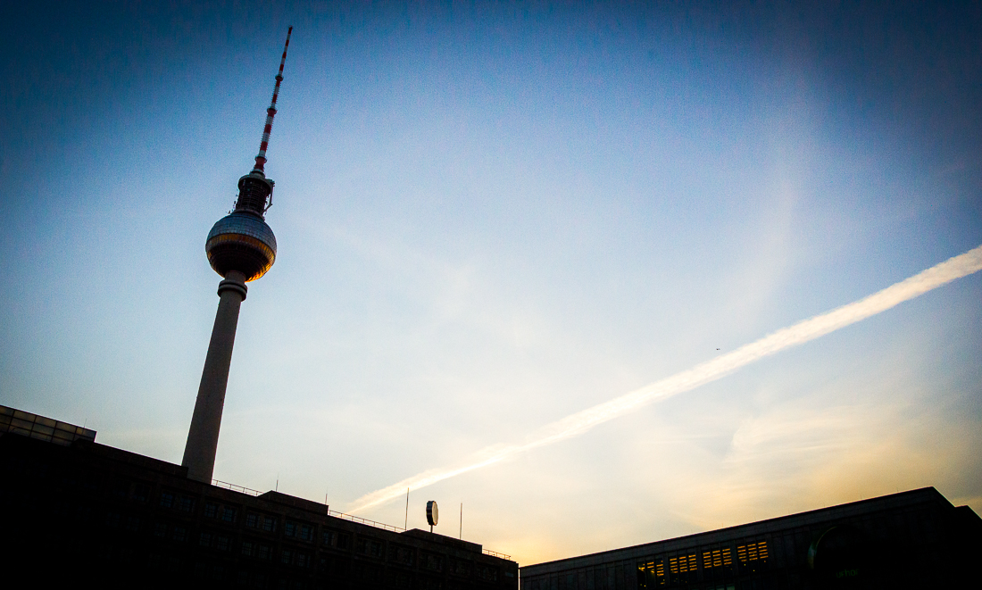 Berliner UKW-dab+ und Fernsehturm im Abendlicht. | Foto: © Jörg Wagner